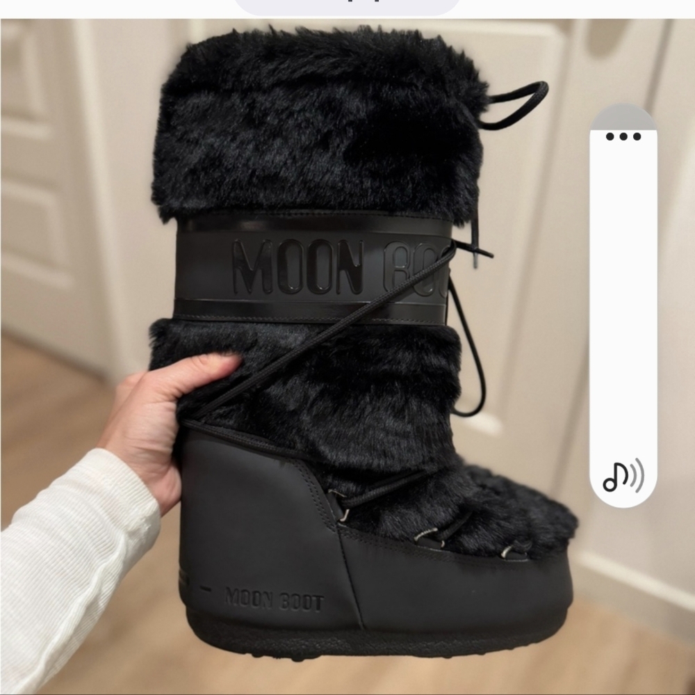 Moon Boots - Picture 3 of 5